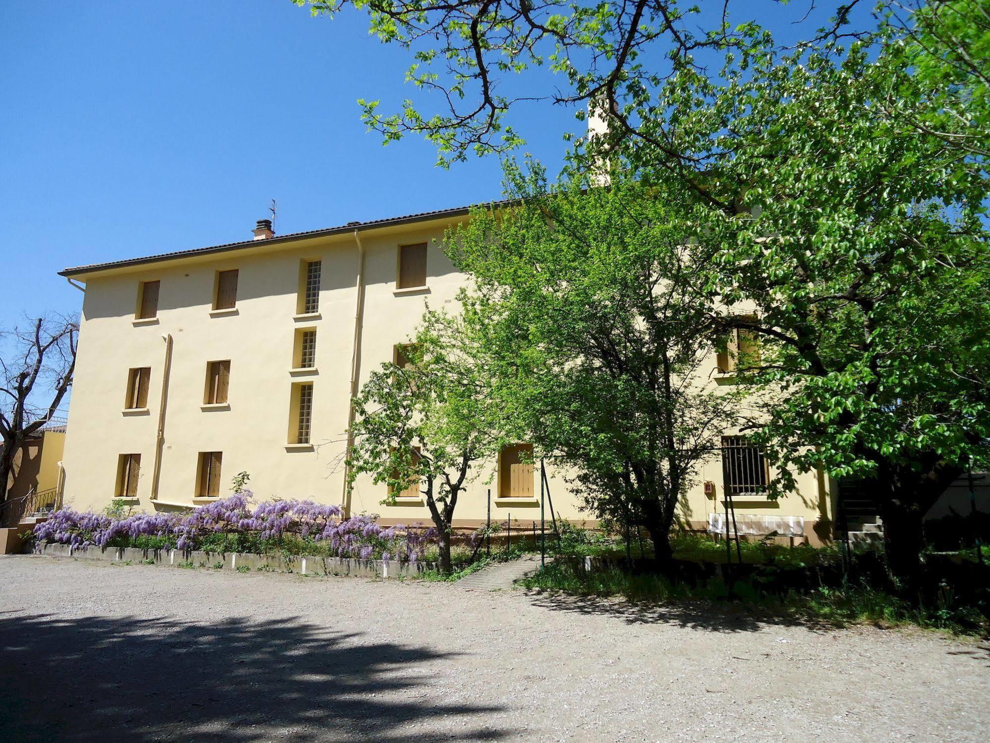 Hotel Des Voyageurs Millau Exterior photo